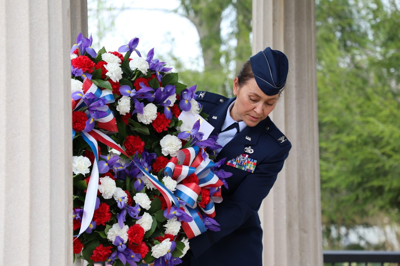 Col. Linda Kieser, Tennessee’s Deputy Chief of Staff for Human Resources, lays a wreath at the tomb of President Andrew Jackson during a ceremony honoring his 257th birthday at The Hermitage, March 15. (photo by Sgt. 1st Class Timothy Cordeiro) 