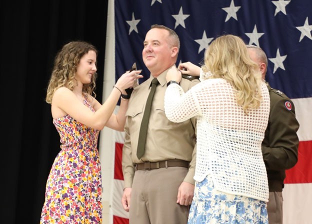 Tennessee’s Assistant Adjutant General-Army, Steven Turner, is promoted to the rank of brigadier general and is having his new rank pinned on by his daughters, Mollie and Anna, during a ceremony at the Tennessee National Guard’s Joint Forces Headquarters in Nashville, March 3. (photo by Lt. Col. Darrin Haas)